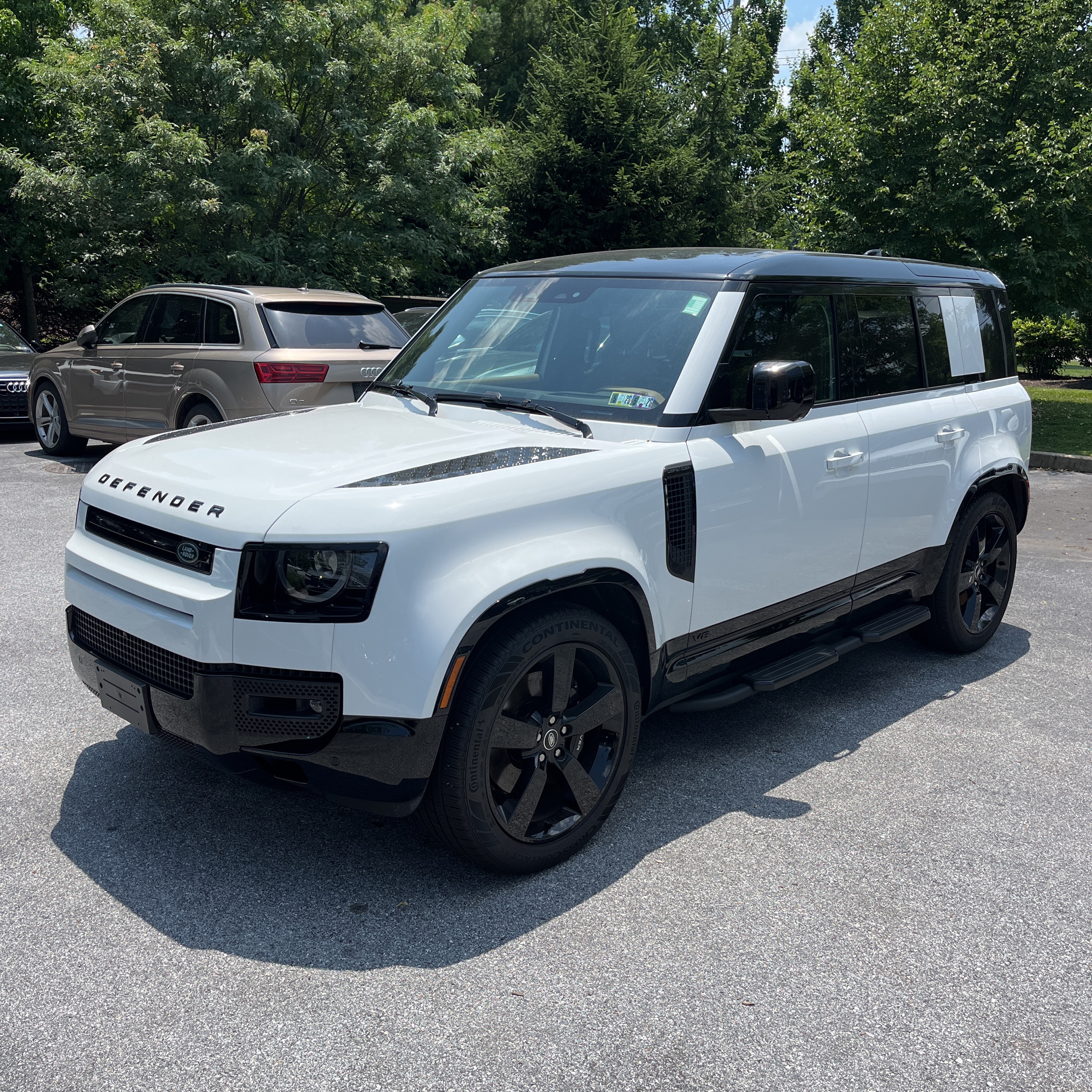 2025 Land Rover Defender 110 V8 P525