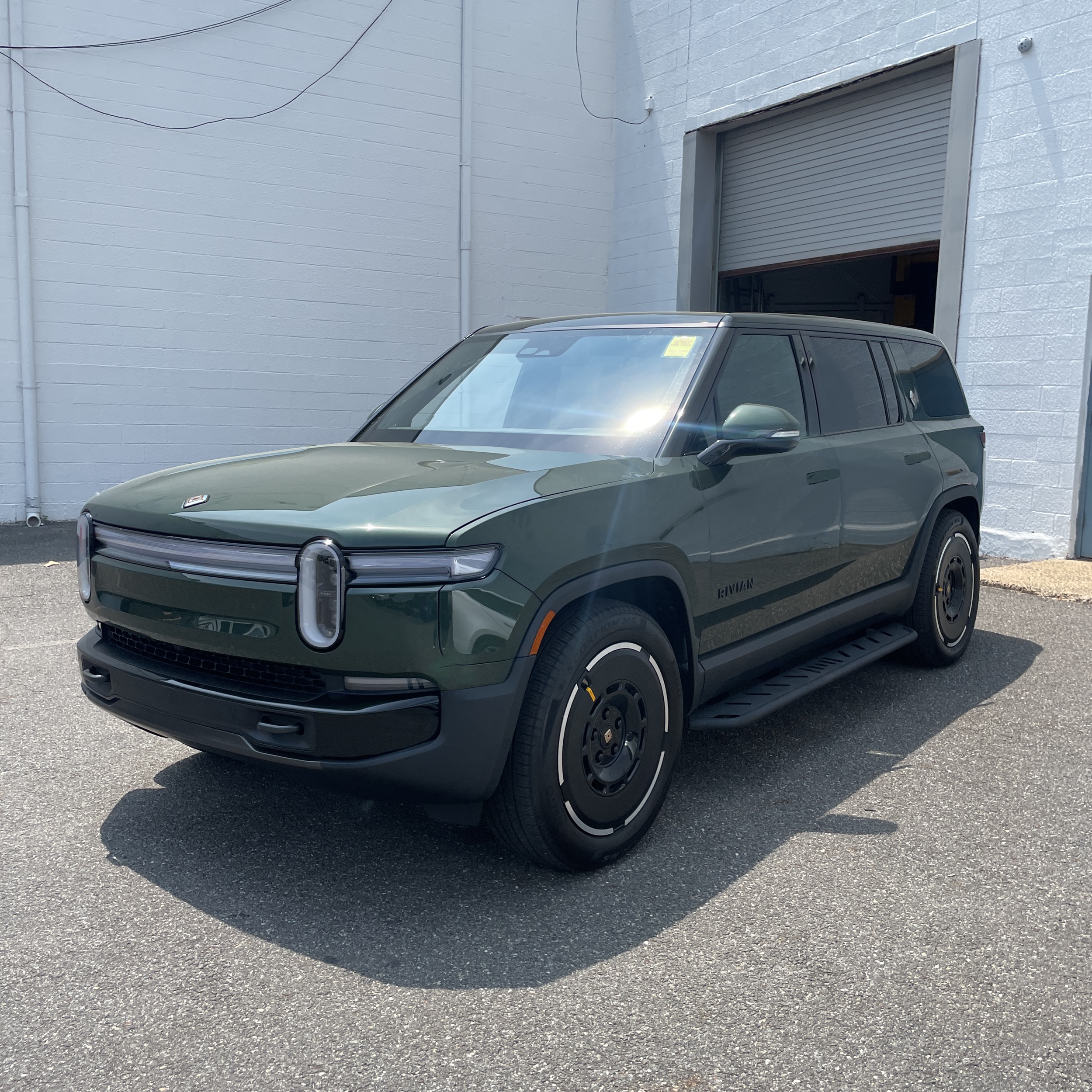 2025 Rivian R1S Adventure Dual-Motor
