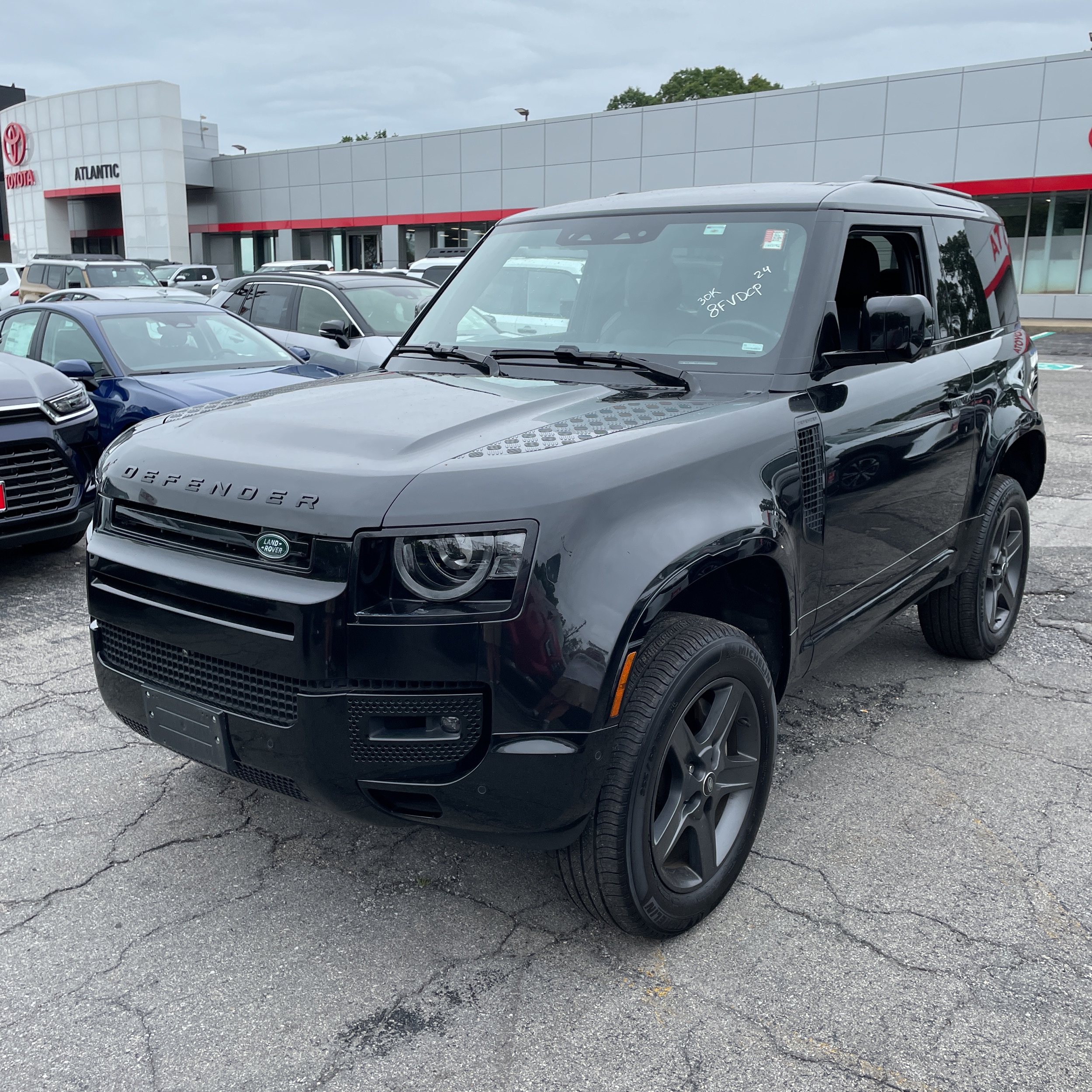 2024 Land Rover Defender 90 P400 X-Dynamic SE