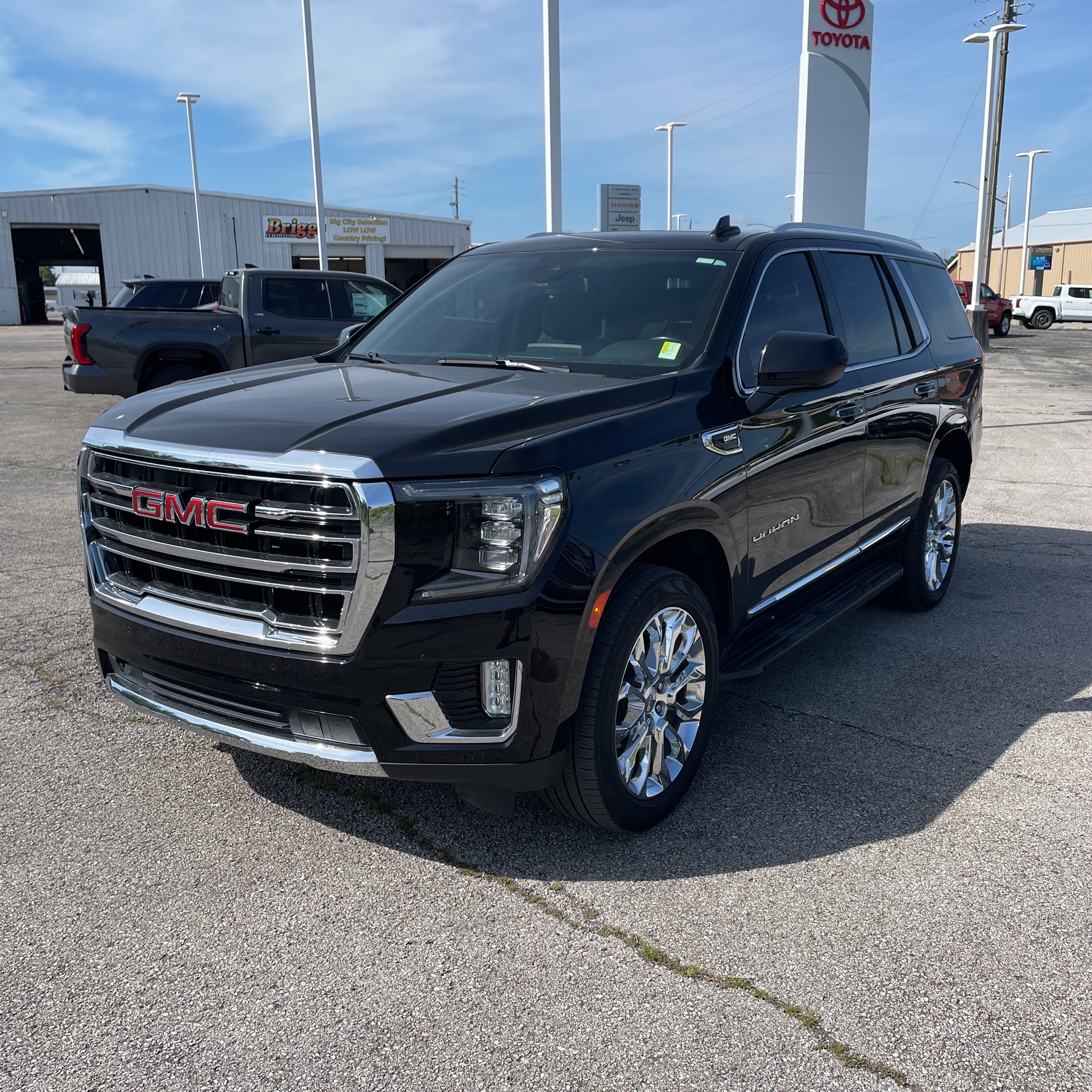 2023 GMC Yukon SLT