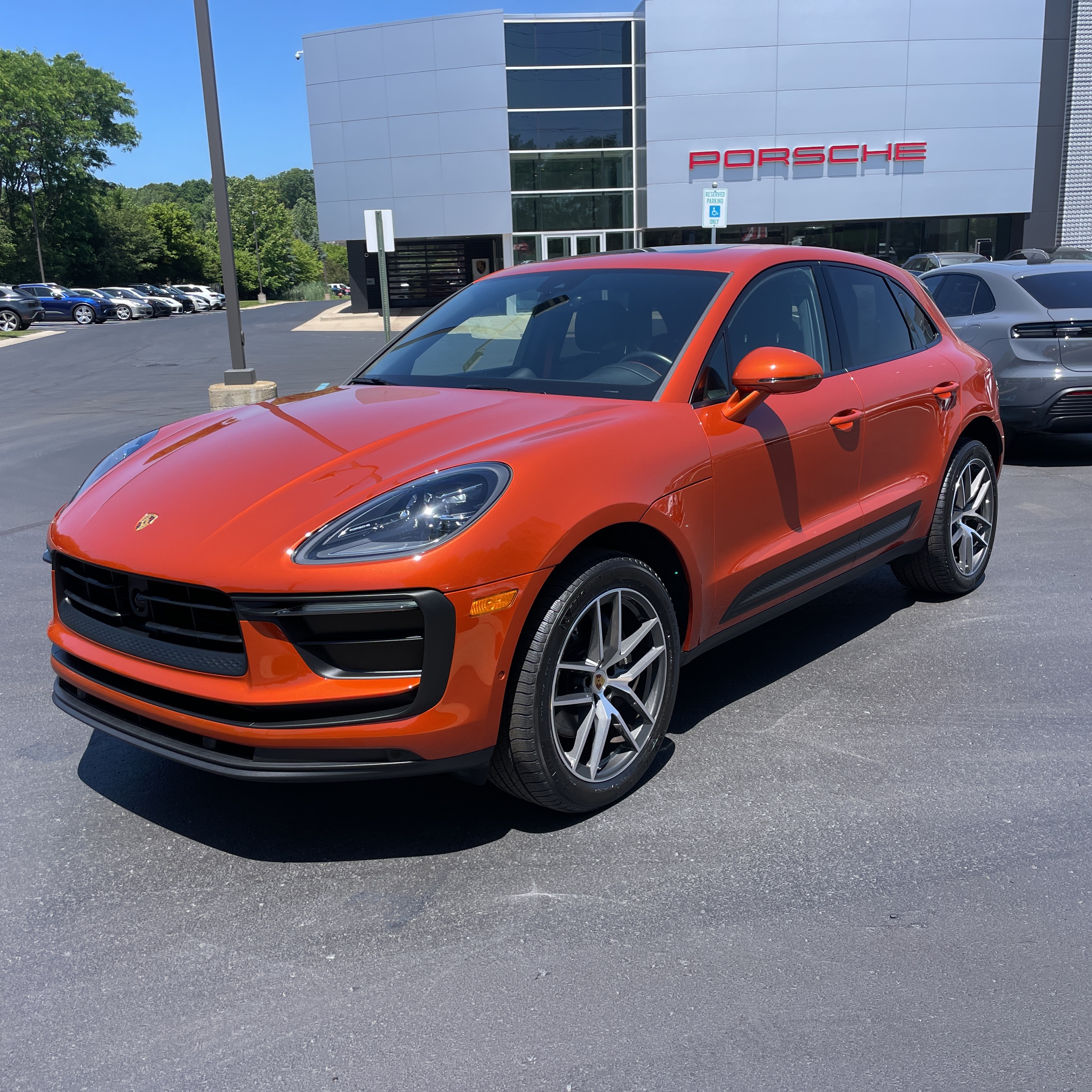 2023 Porsche Macan Base